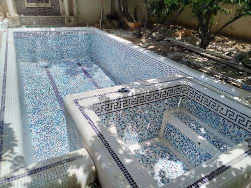 سازنده استخر