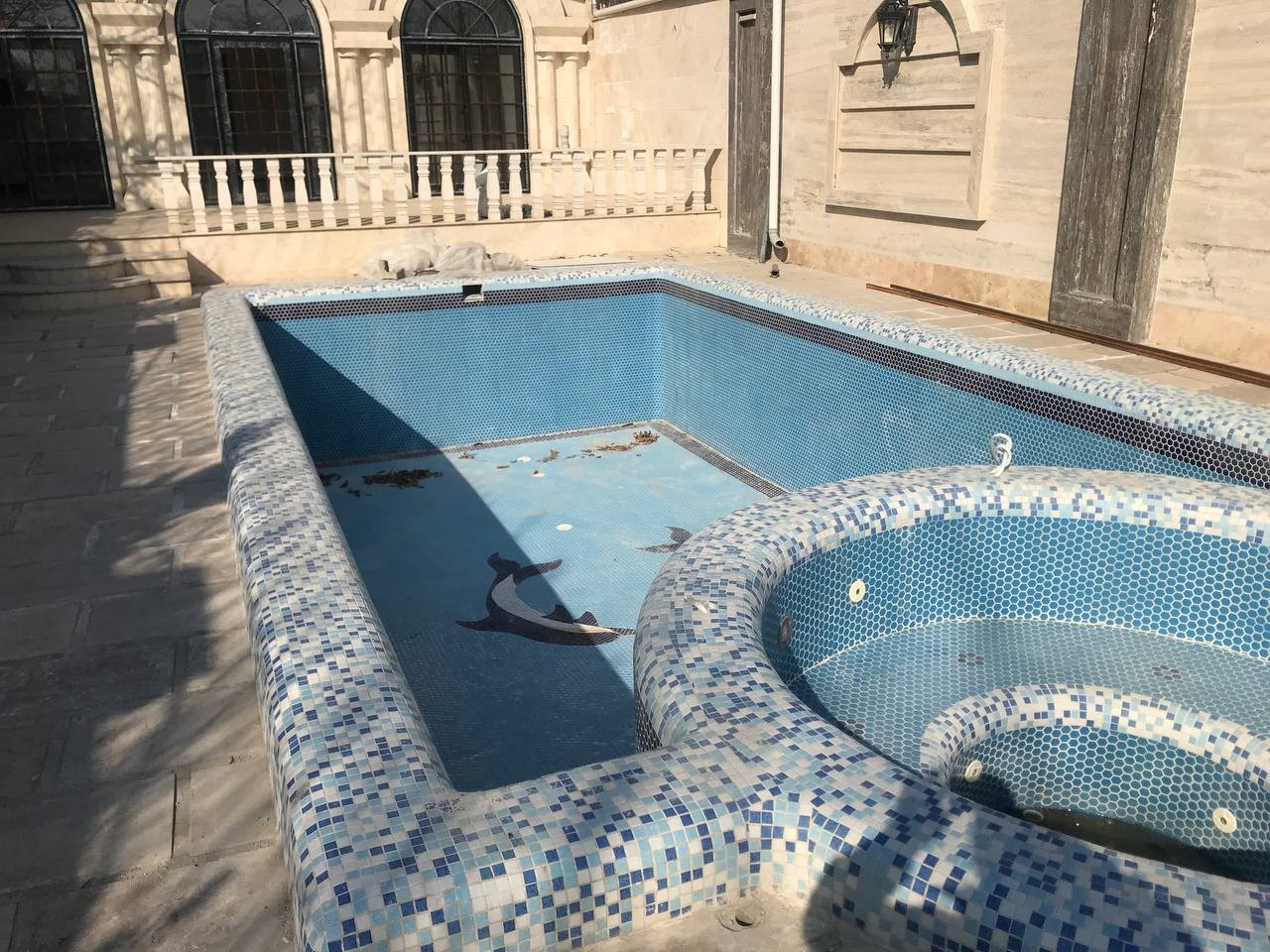 کاشیکاری استخر